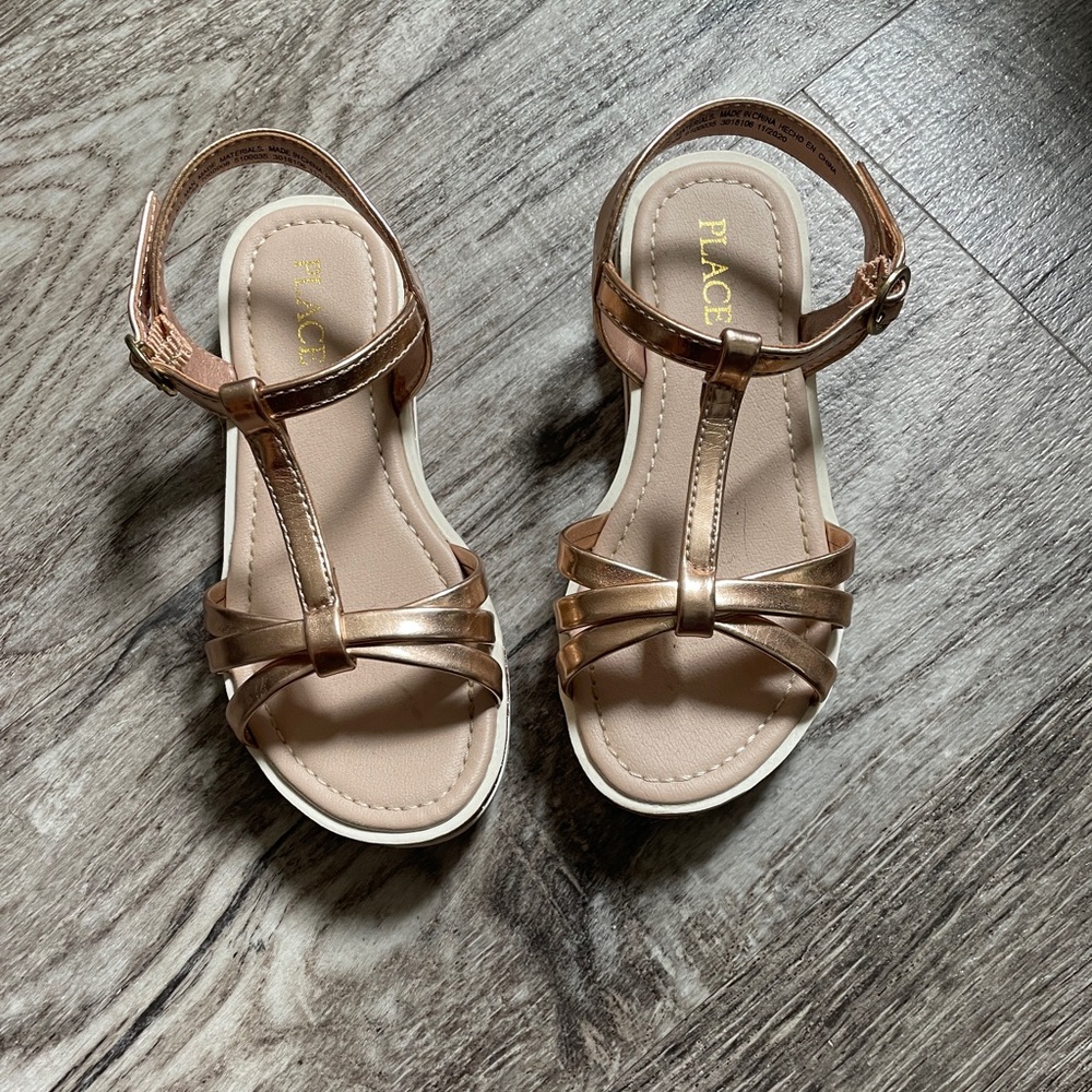 Girl’s sandal